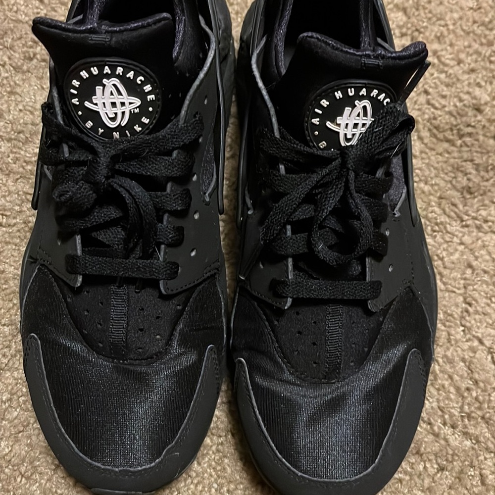 Triple black Nike haurache
